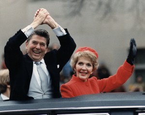 Ronald und Nancy Reagan während der Amtseinführungsparade 1981 in Washington, D.C.